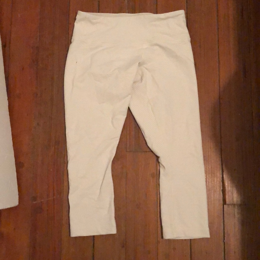 Lululemon White 3/4 Crop Leggings